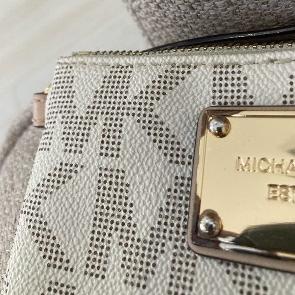 Michel Kors Logo Wristlet - Picture 4 of 5